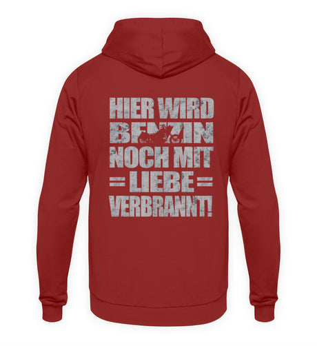 Ein Biker Hoodie für Motorradfahrer von Wingbikers mit dem Aufdruck, Hier wird Benzin noch mit Liebe verbrannt - mit Back Print, in backsteinrot.