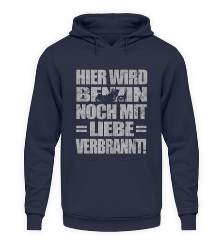 Ein Biker Hoodie für Motorradfahrer von Wingbikers mit dem Aufdruck, Hier wird Benzin noch mit Liebe verbrannt - in navy blau.
