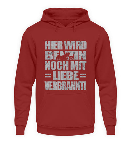 Ein Biker Hoodie für Motorradfahrer von Wingbikers mit dem Aufdruck, Hier wird Benzin noch mit Liebe verbrannt - in backsteinrot.