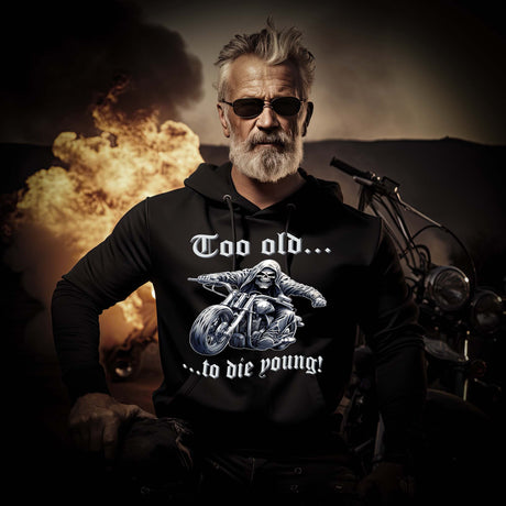 Ein Biker mit einem Hoodie für Motorradfahrer von Wingbikers mit dem Aufdruck, Too old to die young! - in schwarz.