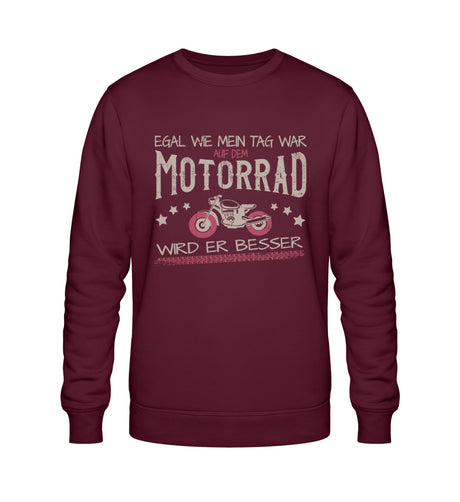 Ein Bikerin Sweatshirt für Motorradfahrerinnen von Wingbikers mit dem Aufdruck, Egal wie mein Tag war, auf dem Motorrad wird er besser, in burgunder weinrot. 