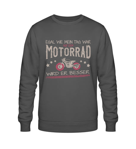 Ein Bikerin Sweatshirt für Motorradfahrerinnen von Wingbikers mit dem Aufdruck, Egal wie mein Tag war, auf dem Motorrad wird er besser, in dunkelgrau. 