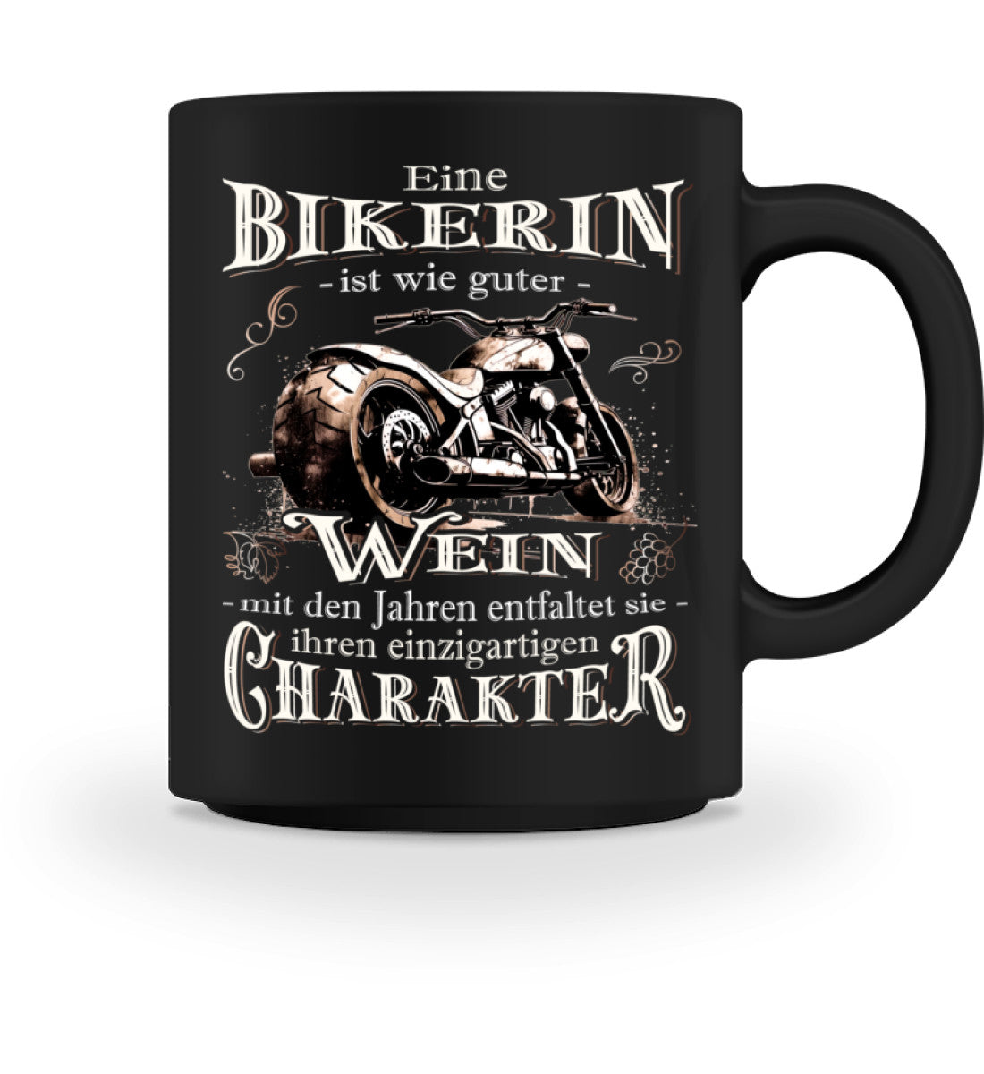 Eine Bikerin Tasse für Motorradfahrerinnen, von Wingbikers, mit dem beidseitigen Aufdruck, Eine Bikerin ist wie guter Wein - mit den Jahren entfaltet sie ihren einzigartigen Charakter, in schwarz.
