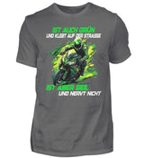 Ein T-Shirt für Motorradfahrer von Wingbikers mit dem Aufdruck, Ist auch grün und klebt auf der Straße, ist aber geil und nervt nicht, in dunkelgrau.