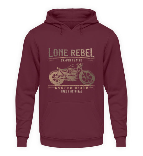 Ein Biker Hoodie für Motorradfahrer von Wingbikers mit dem Aufdruck, Lone Rebel - Shaped by time - Custom Biker, in burgunder.