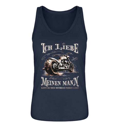 Ein Tanktop für Motorradfahrerinnen von Wingbikers mit dem Aufdruck, Ich liebe meinen Mann, wenn er mich Motorrad fahren lässt! - in navy blau.