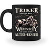 Eine Tasse für Trike Fahrer von Wingbikers, mit dem beidseitigen Aufdruck, Triker sind wie guter Whiskey - Wir werden mit dem Alter besser, in schwarz.