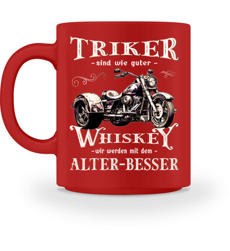 Eine Tasse für Trike Fahrer von Wingbikers, mit dem beidseitigen Aufdruck, Triker sind wie guter Whiskey - Wir werden mit dem Alter besser, in rot.