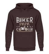 Ein Hoodie für motorradfahrende Väter von Wingbikers mit dem Aufdruck, Biker Papa, wie ein normaler Papa, nur viel cooler, in braun.