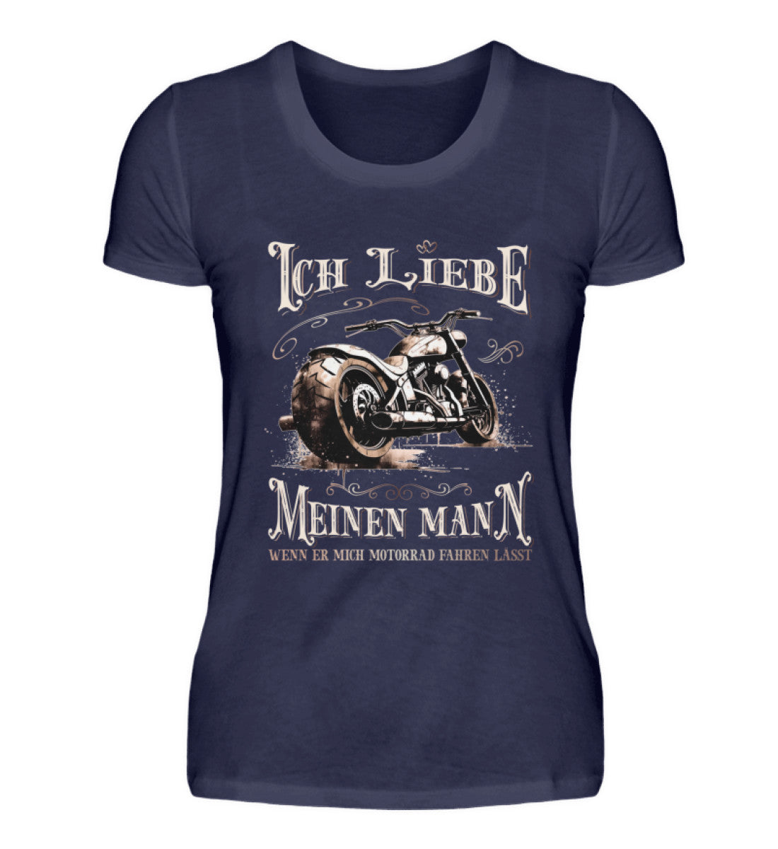 Ein T-Shirt für Motorradfahrerinnen von Wingbikers mit dem Aufdruck, Ich liebe meinen Mann, wenn er mich Motorrad fahren lässt! - in navy blau.