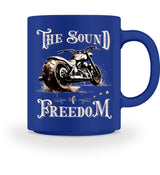 Eine Tasse für Motorradfahrer von Wingbikers, mit dem beidseitigen Aufdruck, The Sound of Freedom, in royal blau.