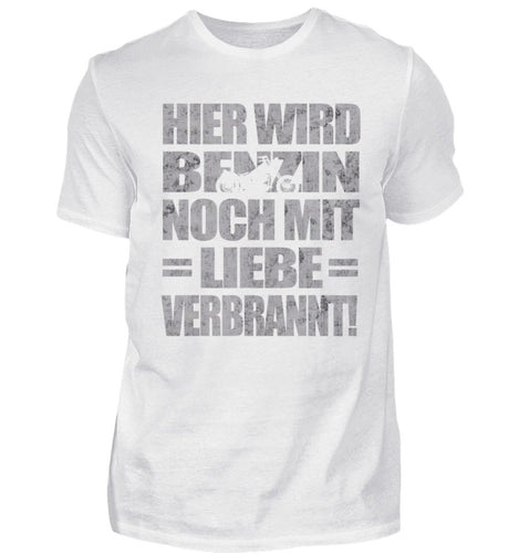 Ein Biker T-Shirt für Motorradfahrer von Wingbikers mit dem Aufdruck, Hier wird Benzin noch mit Liebe verbrannt  - in weiß.