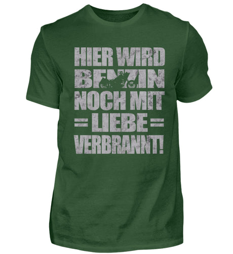 Ein Biker T-Shirt für Motorradfahrer von Wingbikers mit dem Aufdruck, Hier wird Benzin noch mit Liebe verbrannt  - in dunkelgrün.