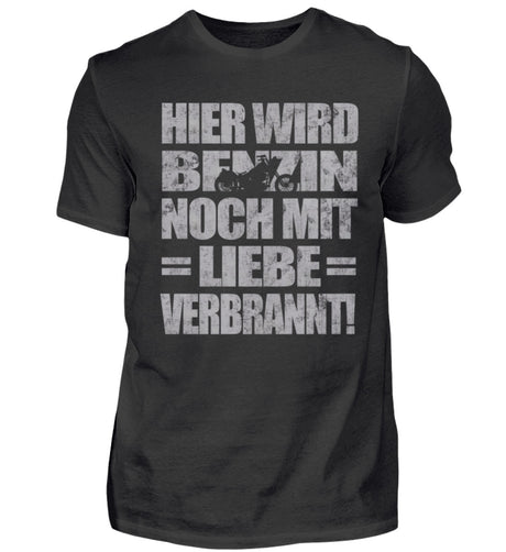 Ein Biker T-Shirt für Motorradfahrer von Wingbikers mit dem Aufdruck, Hier wird Benzin noch mit Liebe verbrannt - in schwarz.