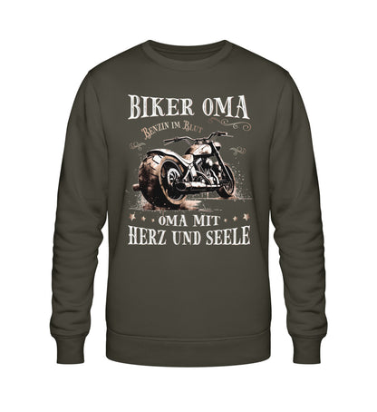 Ein Sweatshirt für Motorradfahrerinnen von Wingbikers mit dem Aufdruck, Biker Oma - Benzin im Blut - Oma mit Herz und Seele, in khaki grün.