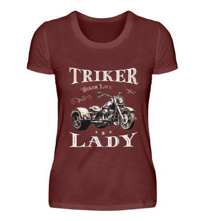 Ein T-Shirt für Trike Fahrerinnen von Wingbikers mit dem Aufdruck, Triker Lady - Triker Life, im vintage Stil, in weinrot.