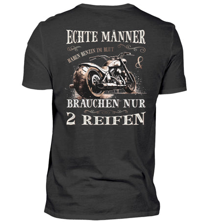 Ein T-Shirt für Motorradfahrer von Wingbikers mit dem Aufdruck, Echte Männer brauchen nur 2 Reifen, als Back Print, in schwarz.