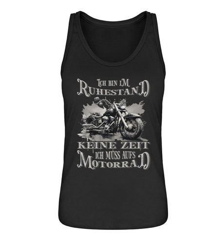 Ein Tanktop für Motorradfahrerinnen von Wingbikers mit dem Aufdruck, Ich bin im Ruhestand - Keine Zeit - Ich muss aufs Motorrad, im vintage Stil in schwarz.