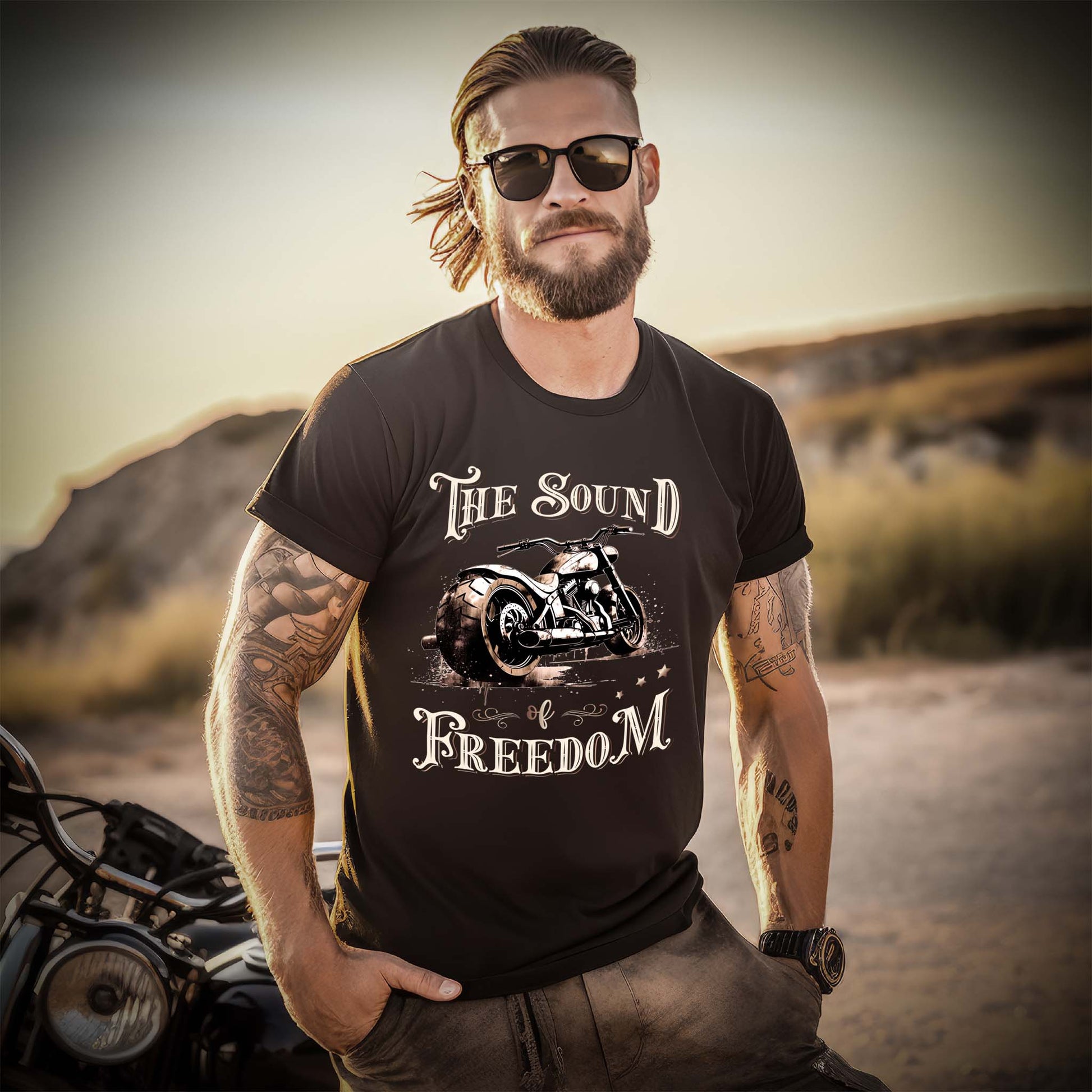 Ein T-Shirt für Motorradfahrer von Wingbikers mit dem Aufdruck, The Sound of Freedom, in schwarz.