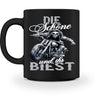 Eine Bikerin Tasse für Motorradfahrerinnen, von Wingbikers, mit dem beidseitigen Aufdruck, Die Schöne und ihr Biest, in schwarz.