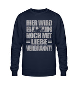 Ein Biker Sweatshirt für Motorradfahrer von Wingbikers mit dem Aufdruck, Hier wird Benzin noch mit Liebe verbrannt - in navy blau.