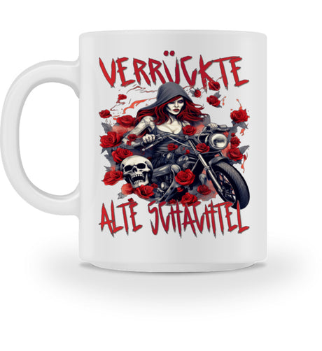 Eine Tasse für Motorradfahrerinnen von Wingbikers, mit dem beidseitigen Aufdruck, Verrückte alte Schachtel, in weiß.