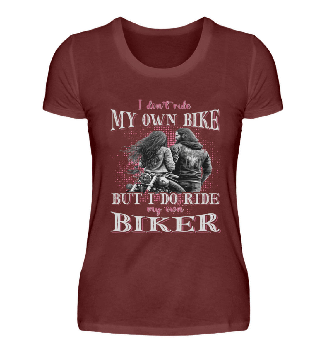 Ein T-Shirt für Motorradfahrerinnen von Wingbikers mit dem Aufdruck, I Don't Ride My Own Bike, But I Do Ride My Own Biker, in weinrot.