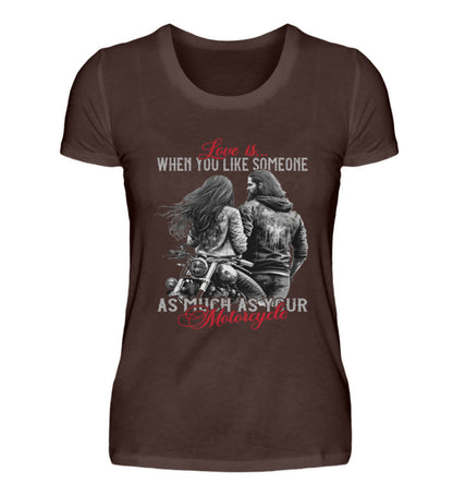 Ein T-Shirt für Motorradfahrerinnen von Wingbikers mit dem Aufdruck, Love is... When You Like Someone As Much As Your Motorcycle, in braun.