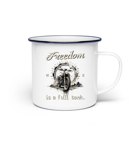 Ein Emaille Tasse für Motorradfahrer von Wingbikers mit dem beidseitigem Aufdruck, Freedom Is A Full Tank - Freiheit ist ein voller Tank - mit einem Retro Vintage klassischem Motorrad, in weiß.