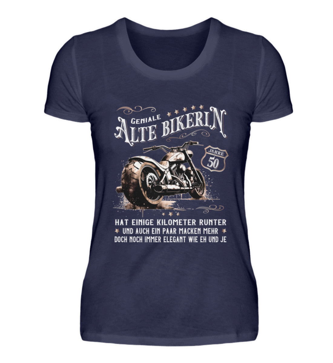 Ein Bikerin T-Shirt zum Geburtstag für Motorradfahrerinnen von Wingbikers mit dem Aufdruck, Alte Bikerin - 50 Jahre - Einige Kilometer Runter - Doch elegant wie eh und je - in navy blau.