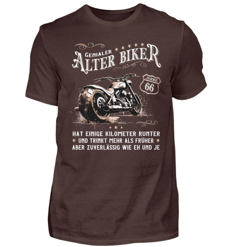 Ein Biker T-Shirt zum Geburtstag für Motorradfahrer von Wingbikers mit dem Aufdruck, Alter Biker - 66 Jahre - Einige Kilometer runter, trinkt mehr - aber zuverlässig wie eh und je - in braun.