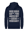 Eine Biker Hoodie-Jacke für Motorradfahrer von Wingbikers mit dem Aufdruck, Hier wird Benzin noch mit Liebe verbrannt - in navy blau.