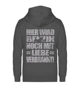 Eine Biker Hoodie-Jacke für Motorradfahrer von Wingbikers mit dem Aufdruck, Hier wird Benzin noch mit Liebe verbrannt - in dunkelgrau.