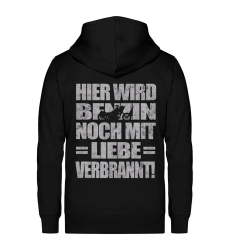 Eine Biker Hoodie-Jacke für Motorradfahrer von Wingbikers mit dem Aufdruck, Hier wird Benzin noch mit Liebe verbrannt - in schwarz.