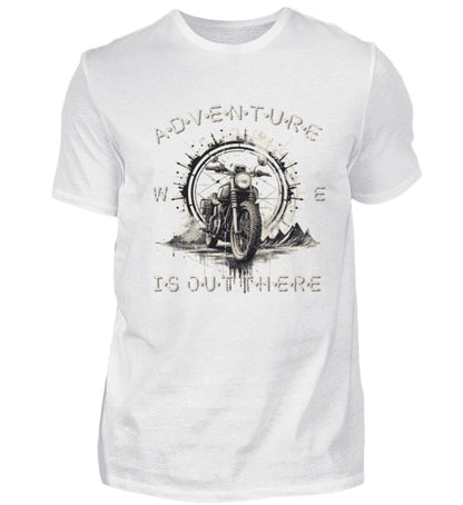Ein T-Shirt für Motorradfahrer von Wingbikers mit dem Aufdruck, Adventure Is Out There, in weiß.