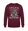 Ein Biker Sweatshirt für Motorradfahrer von Wingbikers mit dem Aufdruck, Life Is A Journey - Enjoy The Ride - in burgunder weinrot.