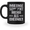 Eine Tasse für Motorradfahrer von Wingbikers, mit dem beidseitigen Aufdruck, Meine schluckt mehr als deine! - mit einem Motorrad, in schwarz.