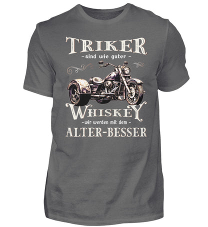 Ein T-Shirt für Trike Fahrer von Wingbikers mit dem Aufdruck, Triker sind wie guter Whiskey - Wir werden mit dem Alter besser, in grau.