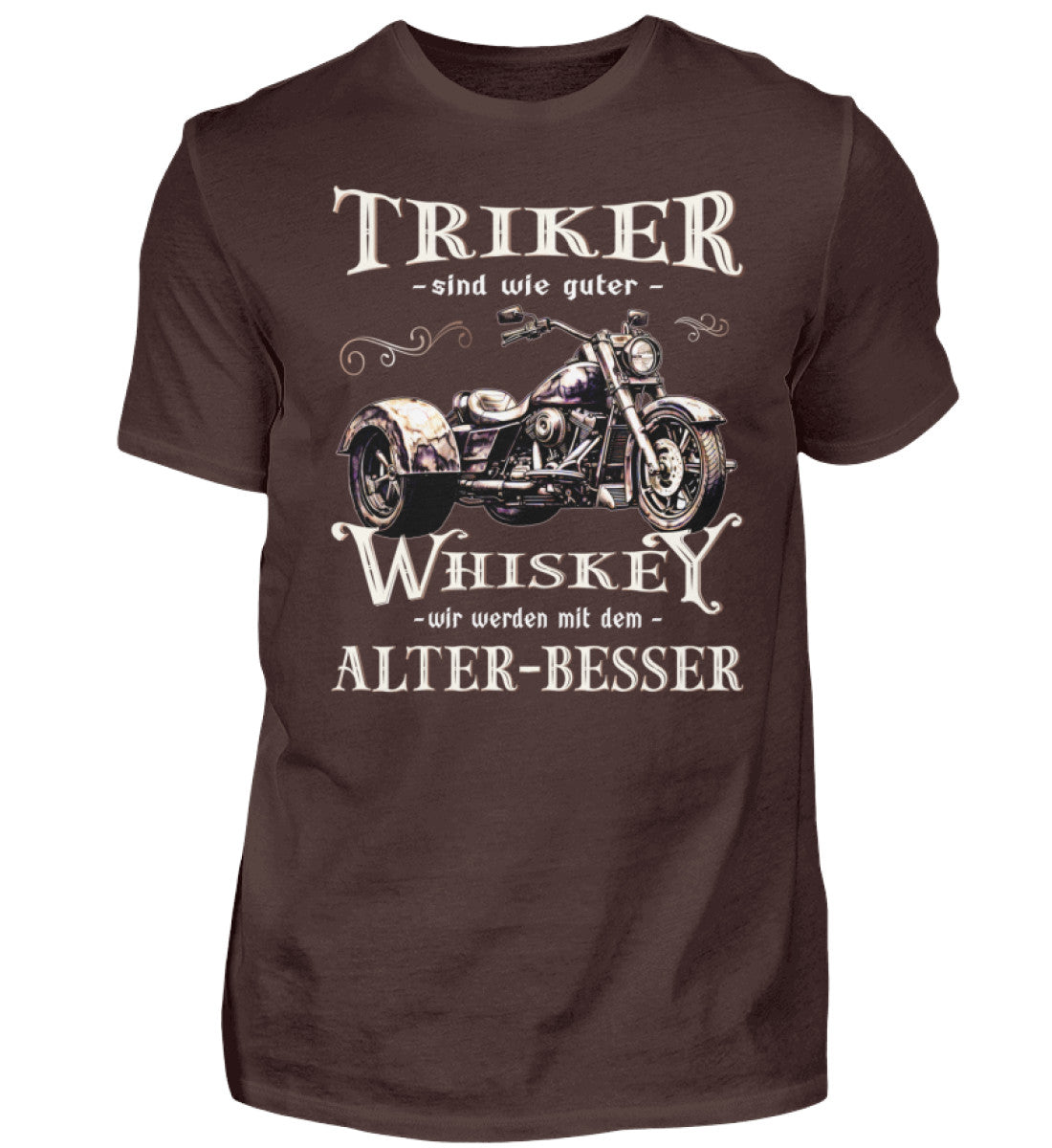 Ein T-Shirt für Trike Fahrer von Wingbikers mit dem Aufdruck, Triker sind wie guter Whiskey - Wir werden mit dem Alter besser, in braun.