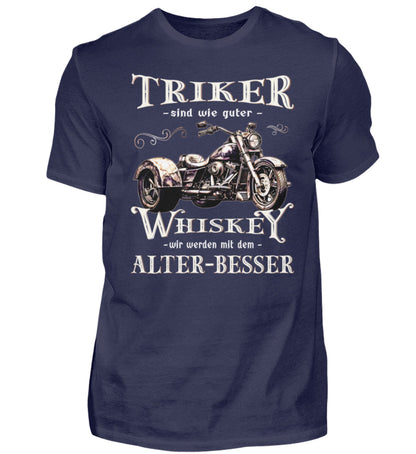 Ein T-Shirt für Trike Fahrer von Wingbikers mit dem Aufdruck, Triker sind wie guter Whiskey - Wir werden mit dem Alter besser, in navy blau.
