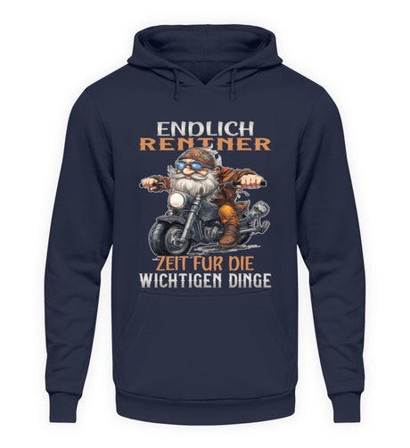 Ein Hoodie für Motorradfahrer von Wingbikers mit dem Aufdruck, Endlich Rente, Zeit für die wichtigen Dinge, in navy blau.