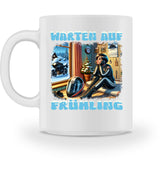 Eine Tasse für Motorradfahrerinnen von Wingbikers, mit dem beidseitigen Aufdruck, Warten auf Frühling, in weiß.