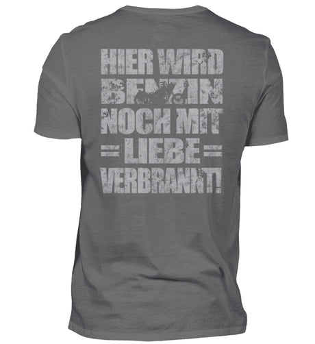 Ein Biker T-Shirt für Motorradfahrer von Wingbikers mit dem Aufdruck, Hier wird Benzin noch mit Liebe verbrannt - mit Back Print, in grau.