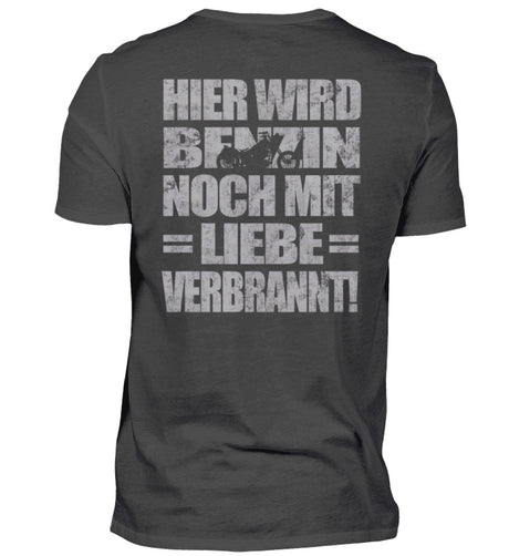 Ein Biker T-Shirt für Motorradfahrer von Wingbikers mit dem Aufdruck, Hier wird Benzin noch mit Liebe verbrannt - mit Back Print, in dunkelgrau.