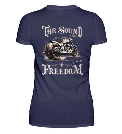Ein T-Shirt für Motorradfahrerinnen von Wingbikers mit dem Aufdruck, The Sound of Freedom, als Backprint in navy blau.