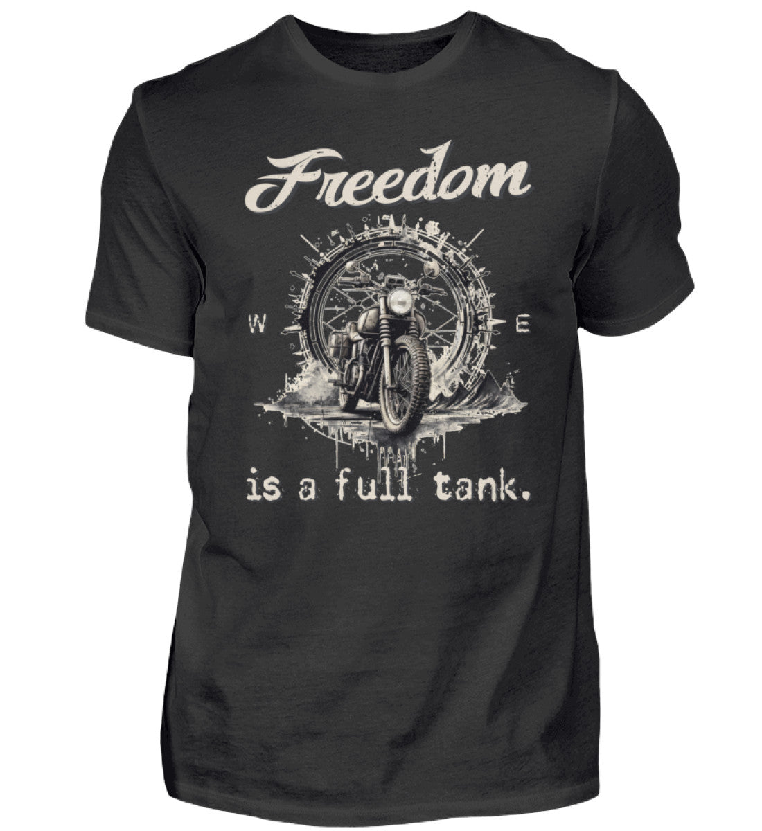Ein T-Shirt für Motorradfahrer von Wingbikers mit dem Aufdruck, Freedom Is A Full Tank - Freiheit ist ein voller Tank - mit einem Retro Vintage klassischem Motorrad, in schwarz.
