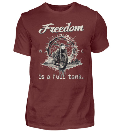 Ein T-Shirt für Motorradfahrer von Wingbikers mit dem Aufdruck, Freedom Is A Full Tank - Freiheit ist ein voller Tank - mit einem Retro Vintage klassischem Motorrad, in weinrot.