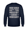 Ein Biker Sweatshirt für Motorradfahrer von Wingbikers mit dem Aufdruck, Hier wird Benzin noch mit Liebe verbrannt - mit Back Print, in navy blau.