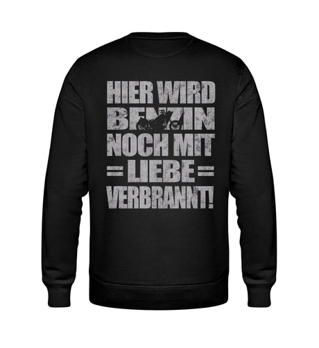 Ein Biker Sweatshirt für Motorradfahrer von Wingbikers mit dem Aufdruck, Hier wird Benzin noch mit Liebe verbrannt - mit Back Print, in schwarz.