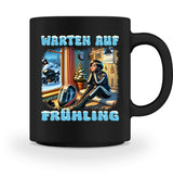 Eine Tasse für Motorradfahrerinnen von Wingbikers, mit dem beidseitigen Aufdruck, Warten auf Frühling, in schwarz.